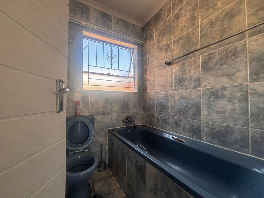 To Let 3 Bedroom Property for Rent in Mandela View Free State
